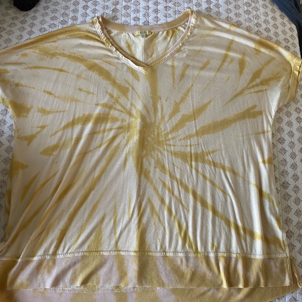 Tie dye v neck top